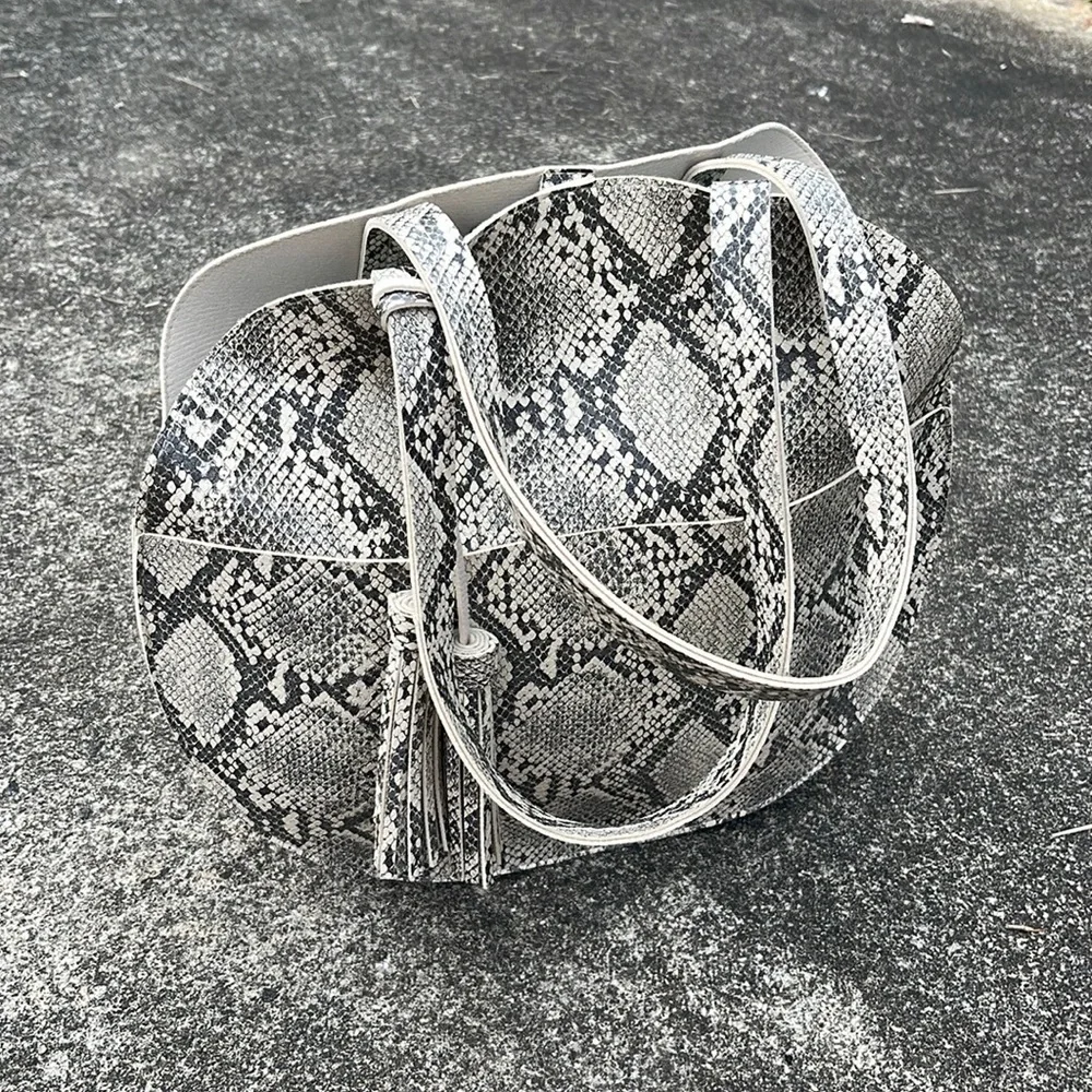 Snake Print Grey/White ite Round Tote with matching tassel